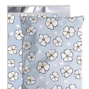 20 (10”x13”) Charming mailers featuring a blue and white floral design poly bags